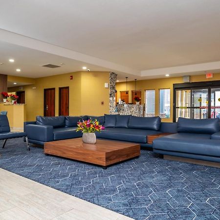 Endeavor Inn & Suites, Trademark Collection By Wyndham Topeka Buitenkant foto